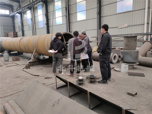 熱情迎接廣東客戶(hù)來(lái)我公司考察炭化設(shè)備