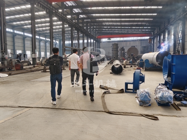 公司上午圓滿完成兩批炭化設(shè)備考察團接待